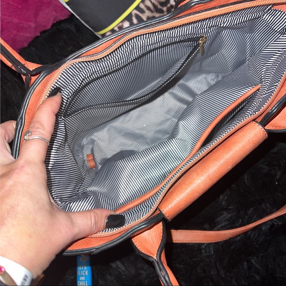 SOLD❤️Faux Leather Hand bag - Picture 7 of 7